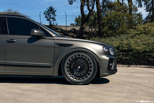 2022 Bentley Bentayga V8