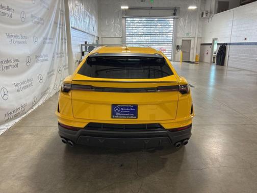 2024 Lamborghini Urus Performante