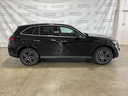 2026 Mercedes-Benz GLC 300 4MATIC