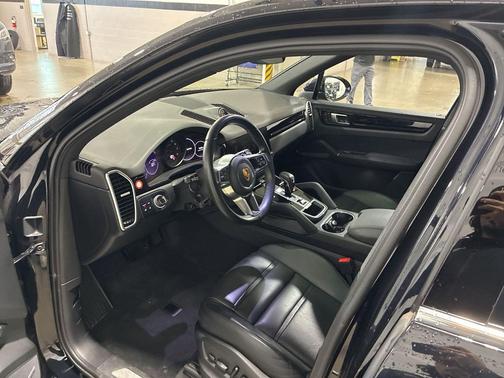 2022 Porsche Cayenne Base