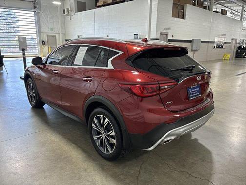 2017 INFINITI QX30 Premium