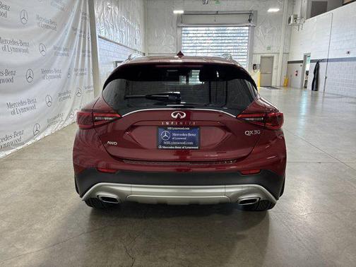 2017 INFINITI QX30 Premium
