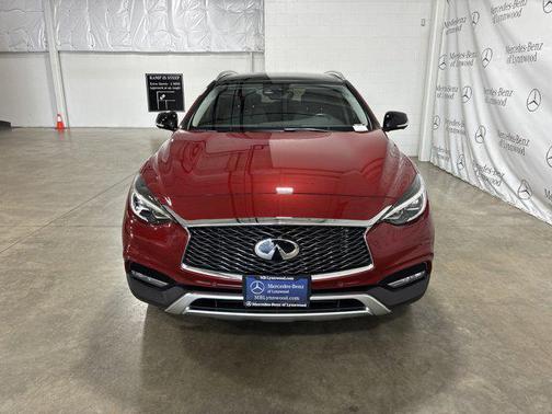 2017 INFINITI QX30 Premium