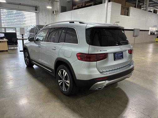 2025 Mercedes-Benz GLB 250 4MATIC