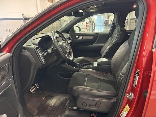 2021 Volvo XC40 T5 R-Design