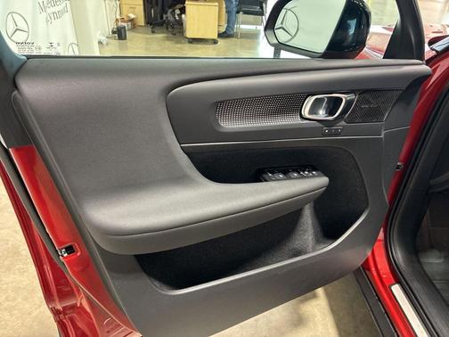 2021 Volvo XC40 T5 R-Design