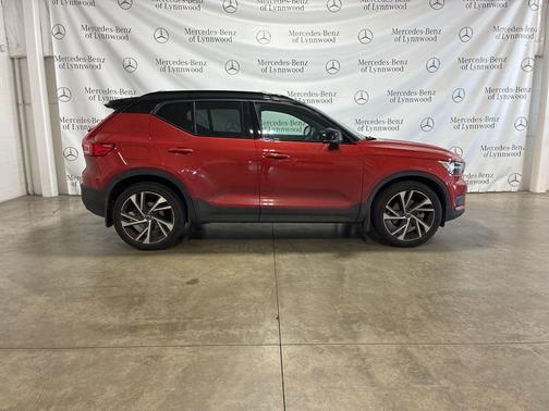 2021 Volvo XC40 T5 R-Design