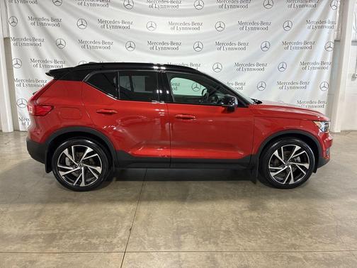 2021 Volvo XC40 T5 R-Design