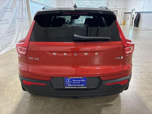 2021 Volvo XC40 T5 R-Design
