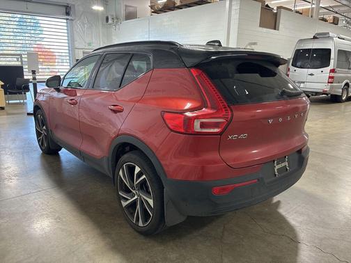 2021 Volvo XC40 T5 R-Design