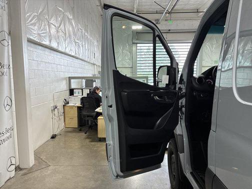2025 Mercedes-Benz Sprinter 2500 Standard Roof