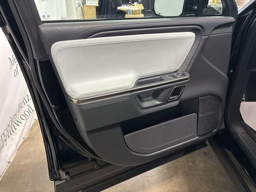 2024 Rivian R1S Adventure