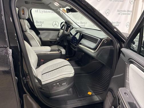 2024 Rivian R1S Adventure