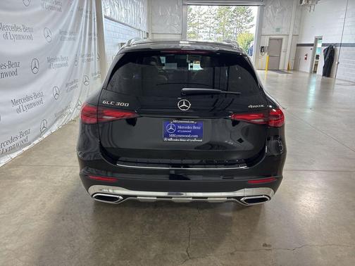 2026 Mercedes-Benz GLC 300 4MATIC