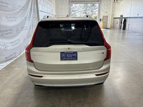 2017 Volvo XC90 T6 Momentum