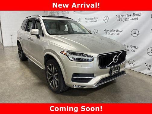 2017 Volvo XC90 T6 Momentum