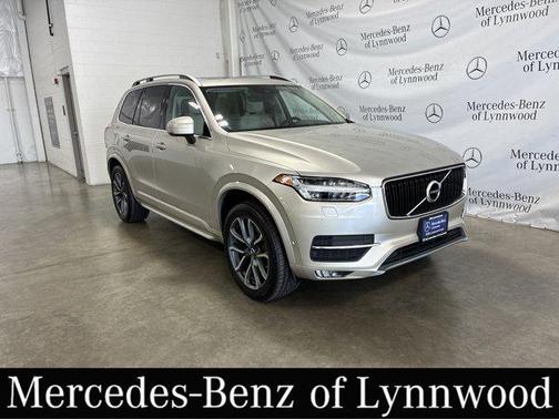 2017 Volvo XC90 T6 Momentum