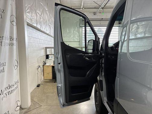 2025 Mercedes-Benz Sprinter 2500 High Roof