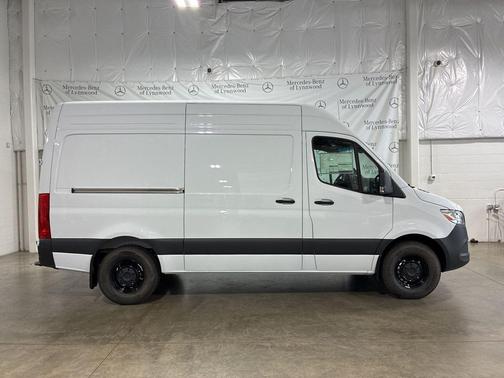 2025 Mercedes-Benz Sprinter 2500 Standard Roof