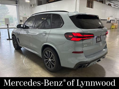 2024 BMW X5 M60i