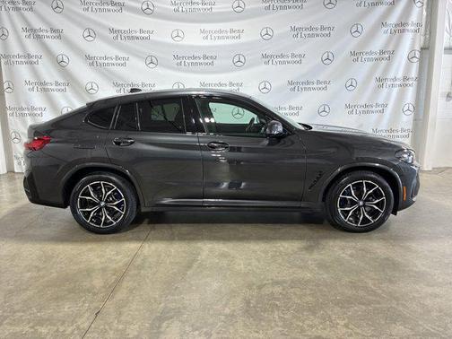 2023 BMW X4 xDrive30i