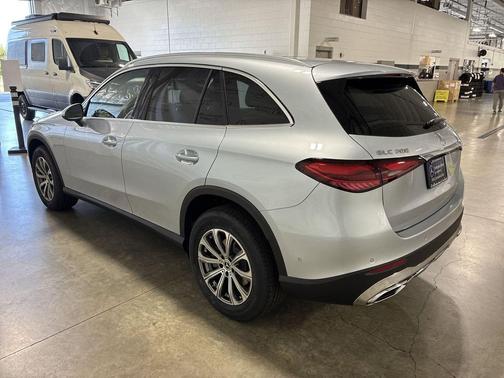 2025 Mercedes-Benz GLC 300 4MATIC