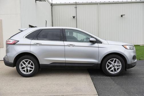 Iconic Silver Metallic 2023 Ford Edge SEL