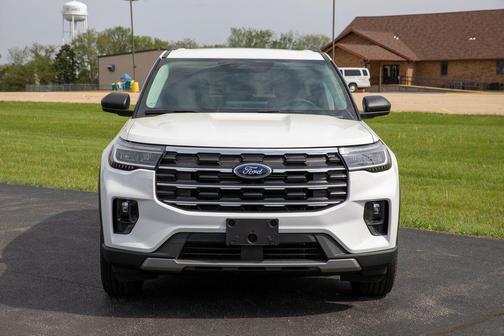 Star White Metallic Tri-Coat 2026 Ford Explorer Active
