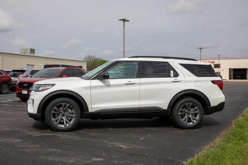 Star White Metallic Tri-Coat 2026 Ford Explorer Active