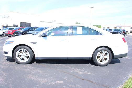 Oxford White 2018 Ford Taurus SE