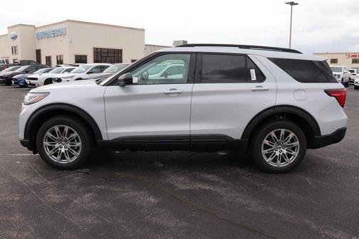 Space White Metallic 2026 Ford Explorer Active