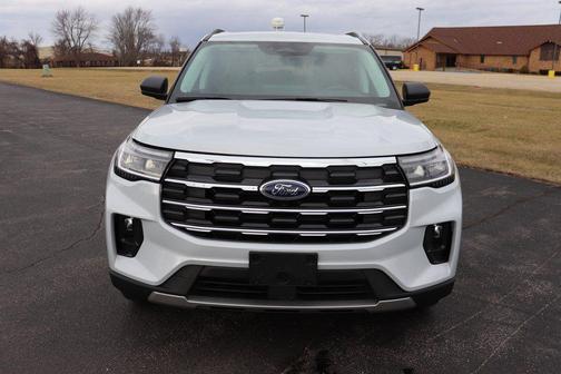 Space White Metallic 2026 Ford Explorer Active