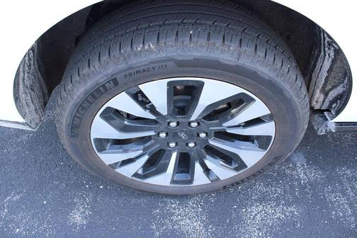 Oxford White 2025 Ford Expedition Platinum