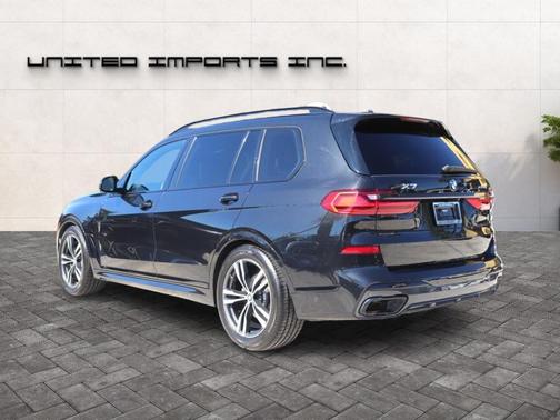 Black Sapphire Metallic 2022 BMW X7 xDrive40i