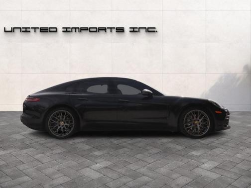 2017 Porsche Panamera 4