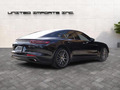 2017 Porsche Panamera 4