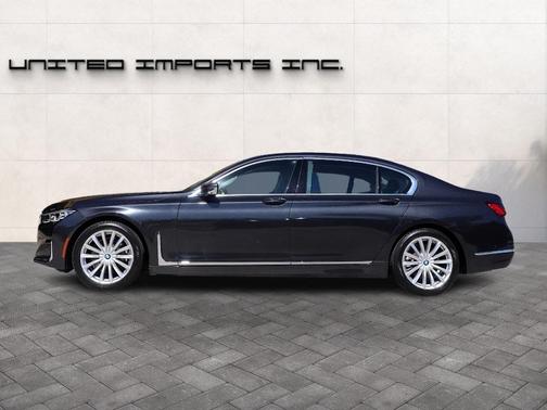 2022 BMW 740 i