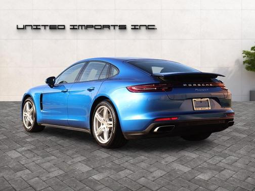 2017 Porsche Panamera 4