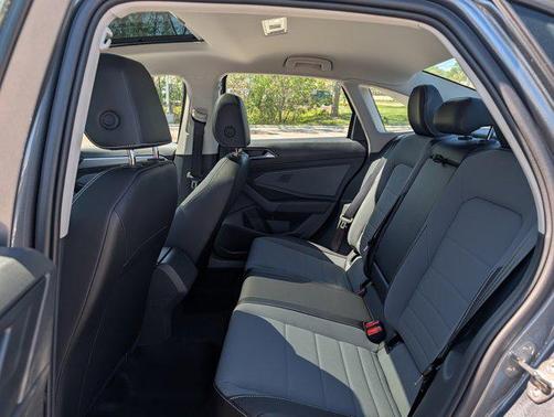 Platinum Gray Metallic 2026 Volkswagen Jetta 1.4T SE