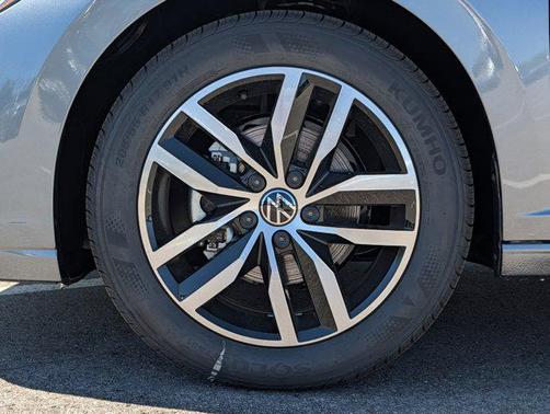 Platinum Gray Metallic 2026 Volkswagen Jetta 1.4T SE
