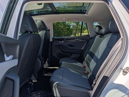 Pure White 2026 Volkswagen Tiguan 2.0T SE 4MOTION