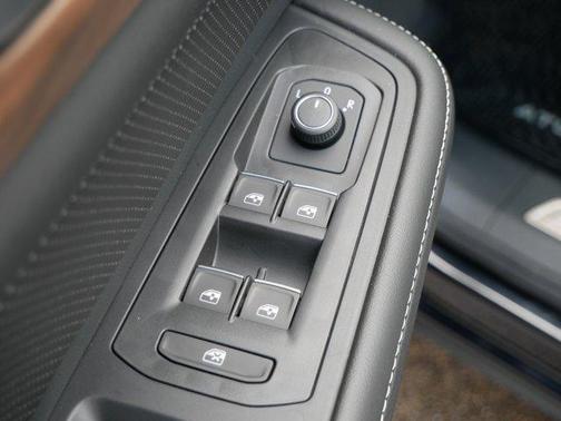 2025 Volkswagen Atlas 2.0T SE w/Technology 4MOTION