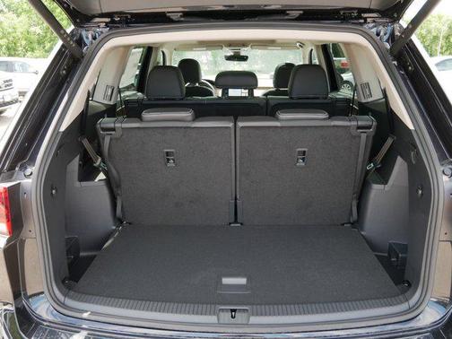 2025 Volkswagen Atlas 2.0T SE w/Technology 4MOTION