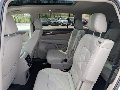 Opal White Pearl 2026 Volkswagen Atlas 2.0T SE w/Technology 4MOTION