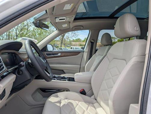 Opal White Pearl 2026 Volkswagen Atlas 2.0T SE w/Technology 4MOTION