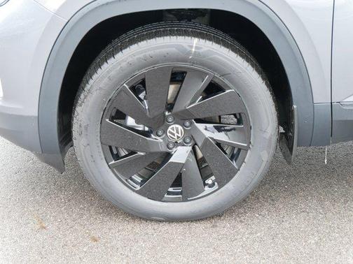 2025 Volkswagen Atlas 2.0T SE w/Technology 4MOTION