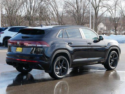deep black pearl 2026 Volkswagen Atlas Cross Sport 2.0T SEL