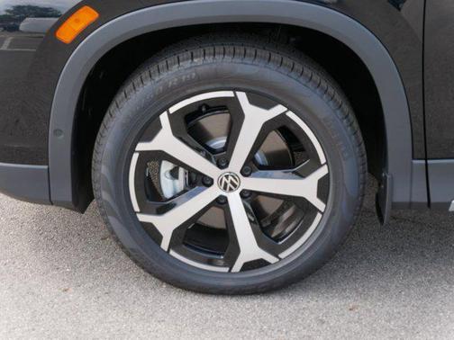 2025 Volkswagen Tiguan 2.0T SE 4MOTION