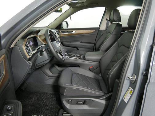 2025 Volkswagen Atlas 2.0T SE w/Technology 4MOTION