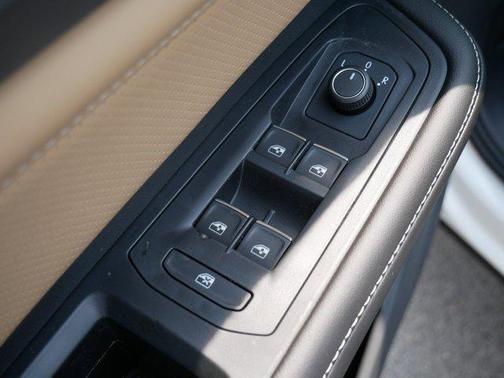 2025 Volkswagen Atlas Cross Sport 2.0T SE